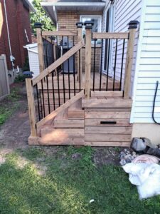 Cedar deck and privacy fence, Ottawa