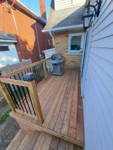 Cedar deck and privacy fence, Ottawa