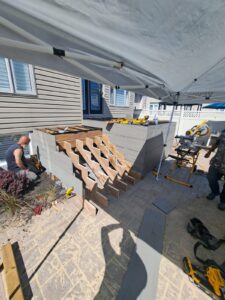 Composite deck with black aluminium railings, Ottawa