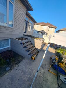 Composite deck with black aluminium railings, Ottawa